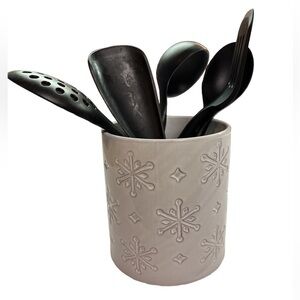 Global Design Connections Impressed Snowflake Ceramic Container Utensils White